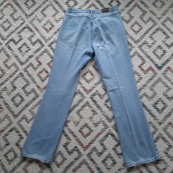 Vintage Light Wash Jeans - Picture 5 of 11